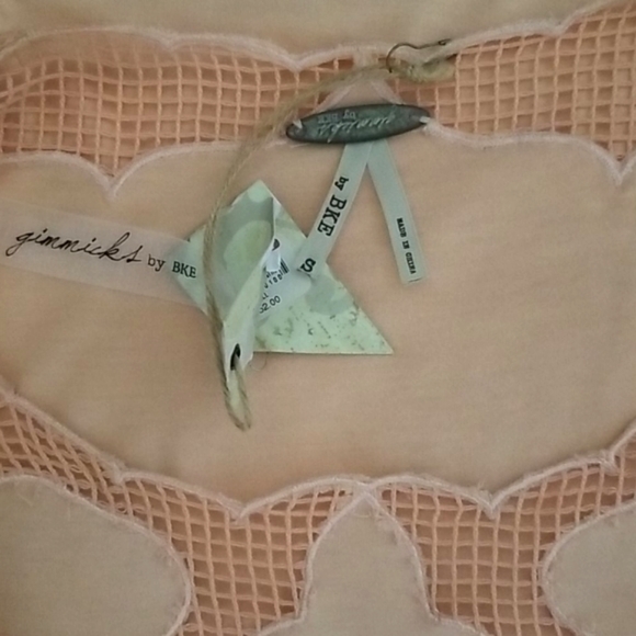 🎁BKE Scalloped Hem with Open Weave Inset Blouse🎁 - Picture 6 of 6